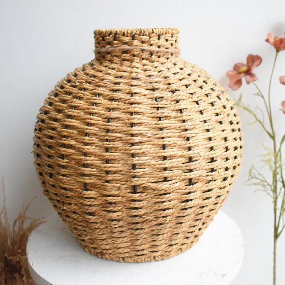 Handmade Large Woven Seagrass Rattan Round Table Vase Western Cottage Decor - Picture 9 of 9